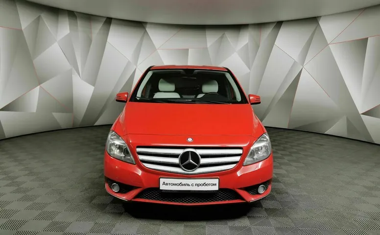 Mercedes-Benz B-Класс B 180 7G-DCT (122 л.с.) Красный