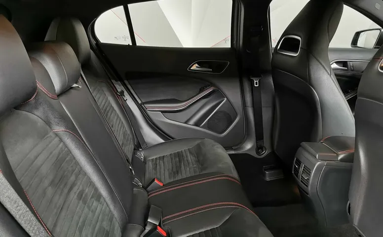 Mercedes-Benz GLA 200 7G-DCT (150 л.с.) Особая серия Серый
