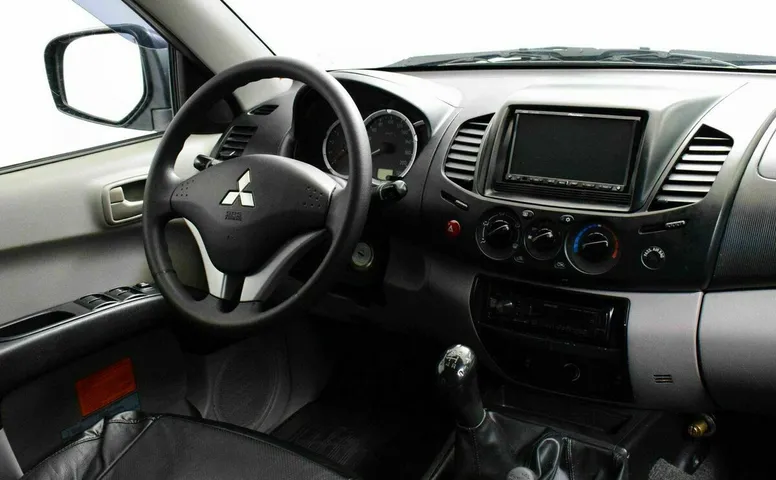 Mitsubishi l200 iv