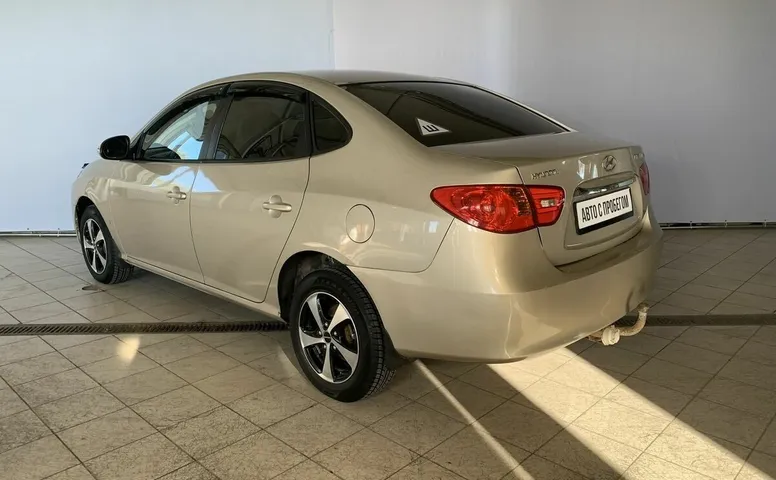 Hyundai ELANTRA 1.6 MT (122 л.с.)