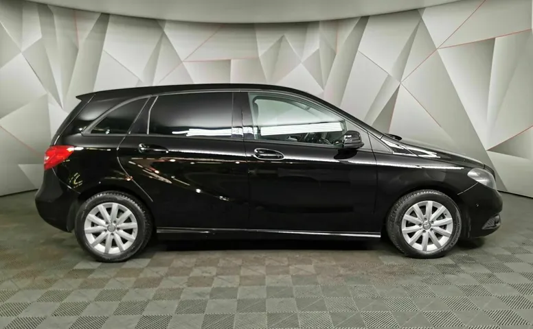 Mercedes-Benz B-Класс B 180 7G-DCT (122 л.с.) Черный
