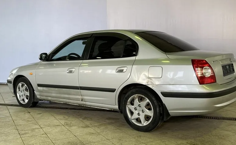 Hyundai ELANTRA 1.6 MT (105 л.с.)