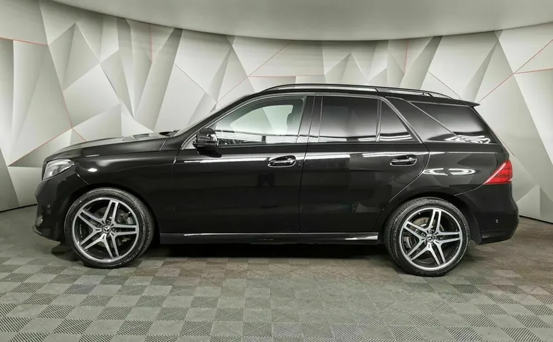 Mercedes-Benz GLE 400 4MATIC 9G-TRONIC (333 л.с.) Особая серия Черный