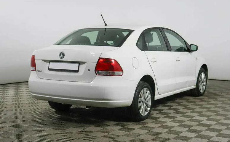Volkswagen Polo 1.6 Автомат