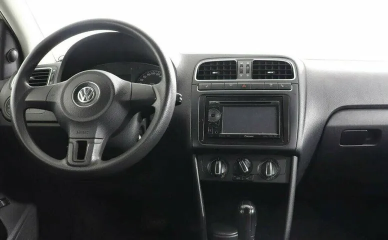 Volkswagen Polo 1.6 Автомат