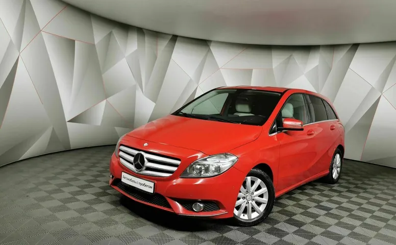 Mercedes-Benz B-Класс B 180 7G-DCT (122 л.с.) Красный