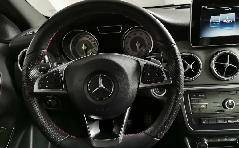 Mercedes-Benz GLA 200 7G-DCT (150 л.с.) Особая серия Серый