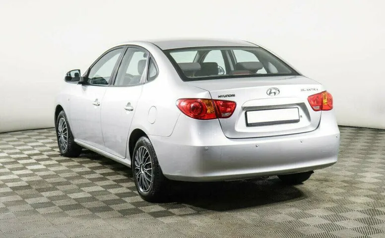 Hyundai Elantra 1.6 Механика