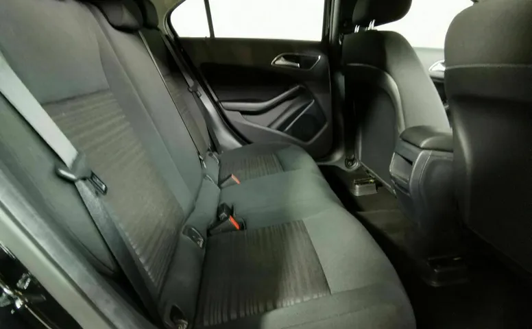 Mercedes-Benz A-Класс 180 7G-DCT (122 л.с.) Особая серия Черный
