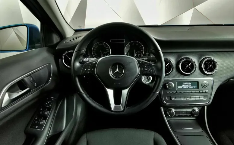Mercedes-Benz A-Класс 180 7G-DCT (122 л.с.) Синий