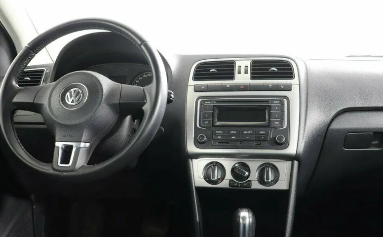Volkswagen Polo 1.6 Автомат