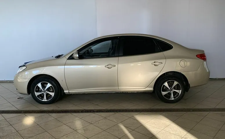Hyundai ELANTRA 1.6 MT (122 л.с.)