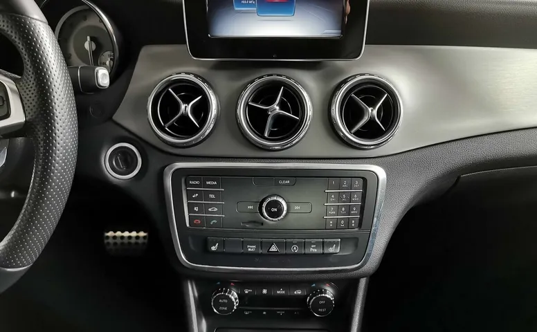 Mercedes-Benz GLA 200 7G-DCT (150 л.с.) Особая серия Серый