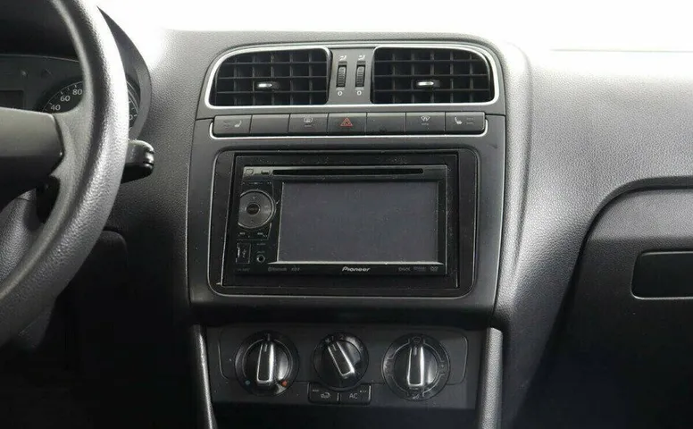 Volkswagen Polo 1.6 Автомат