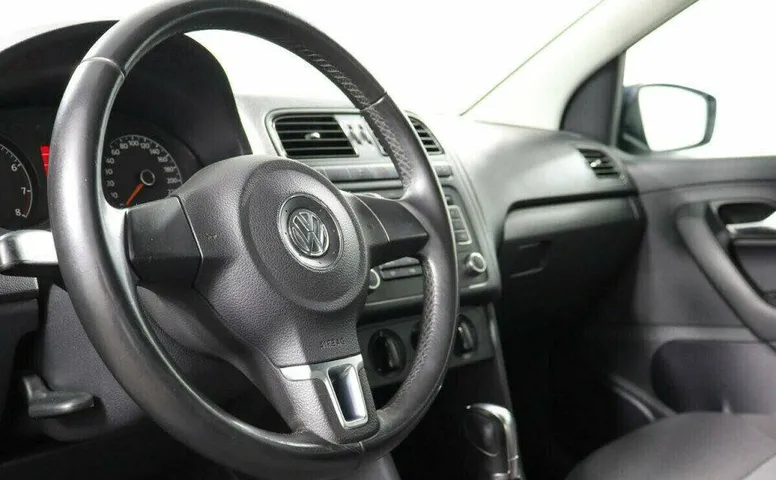 Volkswagen Polo 1.6 Автомат