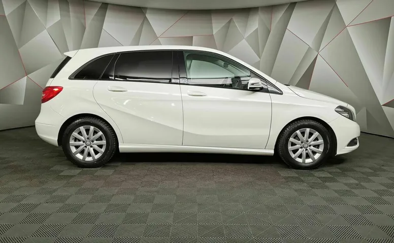 Mercedes-Benz B-Класс B 180 BlueEfficiency 7G-DCT (122 л.с.) Белый