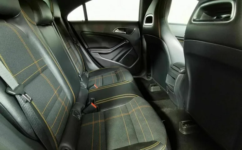 Mercedes-Benz CLA CLA 200 7G-DCT (156 л.с.) Urban Красный