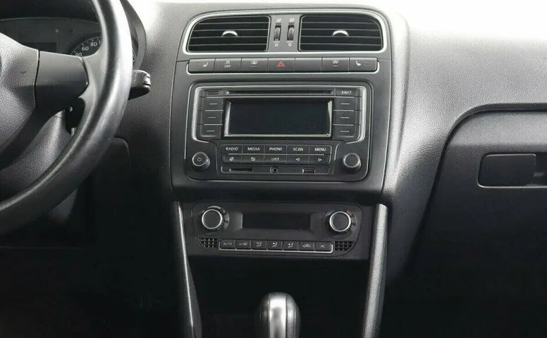 Volkswagen Polo 1.6 Автомат