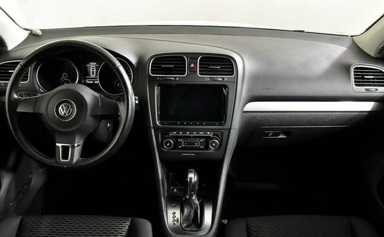 Volkswagen Golf 1.2 Робот