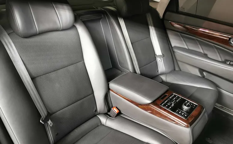 Hyundai Equus 3.8 GDi AT (334 л.с.) Elite Черный