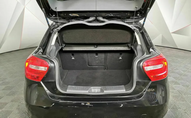 Mercedes-Benz A-Класс 180 7G-DCT (122 л.с.) Особая серия Черный