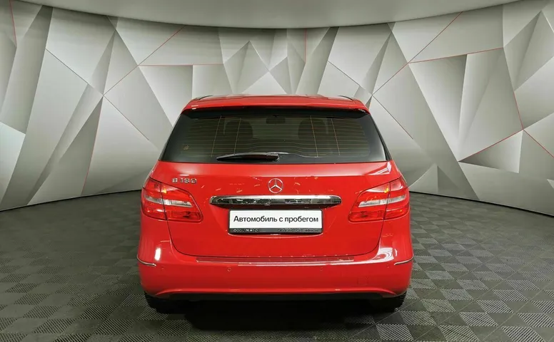 Mercedes-Benz B-Класс B 180 7G-DCT (122 л.с.) Красный
