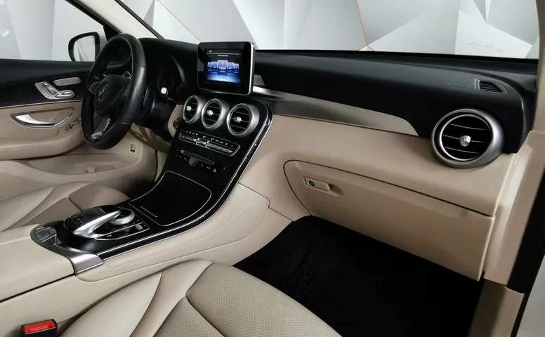 Mercedes-Benz GLC 250 9G-TRONIC 4MATIC (211 л.с.) Особая серия Белый