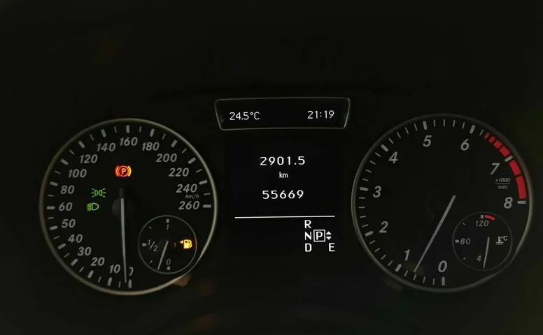 Mercedes-Benz A-Класс 180 7G-DCT (122 л.с.) Особая серия Черный