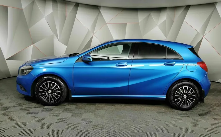 Mercedes-Benz A-Класс 180 7G-DCT (122 л.с.) Синий