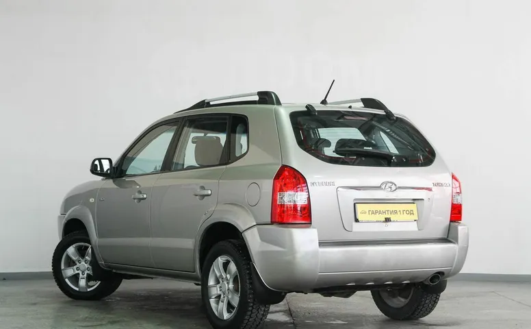 Hyundai Tucson, 1 поколение