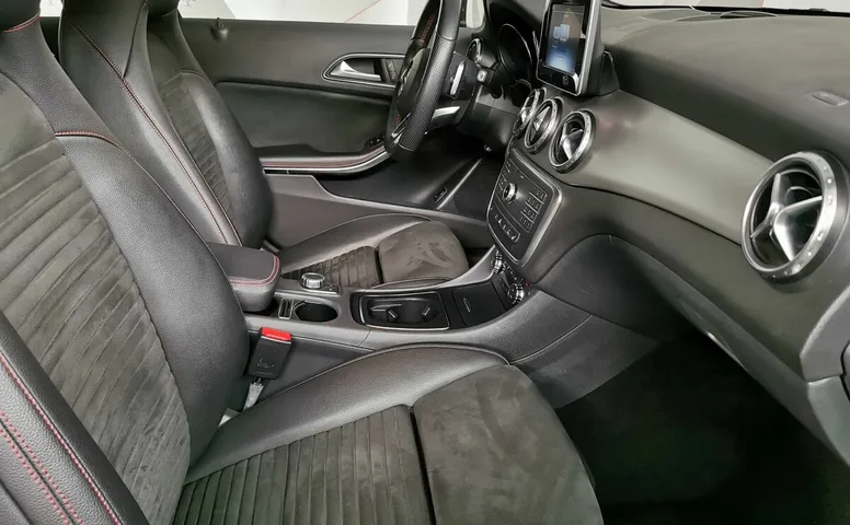 Mercedes-Benz GLA 200 7G-DCT (150 л.с.) Особая серия Серый
