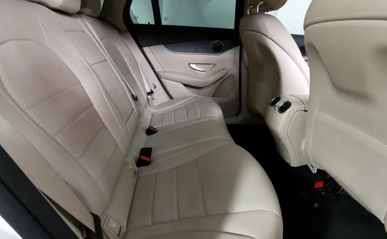 Mercedes-Benz GLC 250 9G-TRONIC 4MATIC (211 л.с.) Особая серия Белый