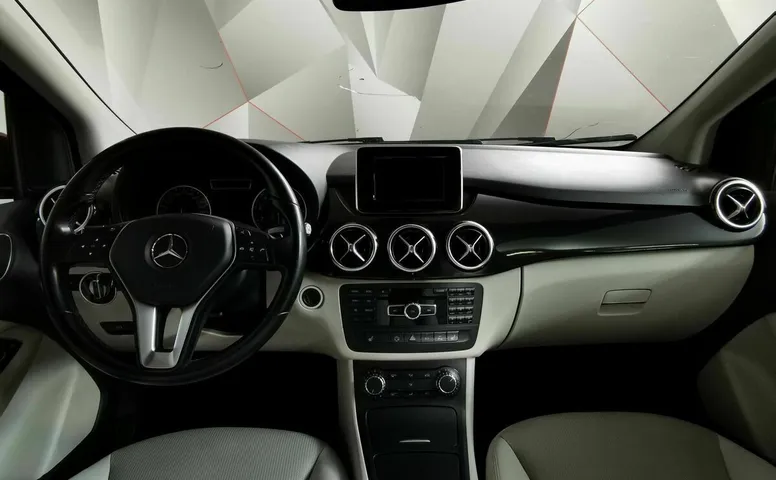 Mercedes-Benz B-Класс B 180 7G-DCT (122 л.с.) Красный