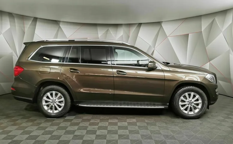 Mercedes-Benz GL GL 350 BlueTec 7G-Tronic Plus 4Matic (249 л.с.) Коричневый