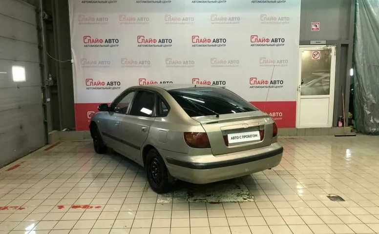 Hyundai ELANTRA 1.6 MT (107 л.с.)