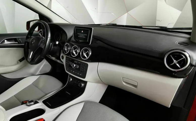 Mercedes-Benz B-Класс B 180 7G-DCT (122 л.с.) Красный