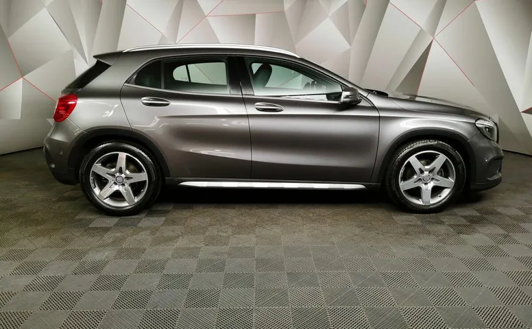 Mercedes-Benz GLA 200 7G-DCT (150 л.с.) Особая серия Серый
