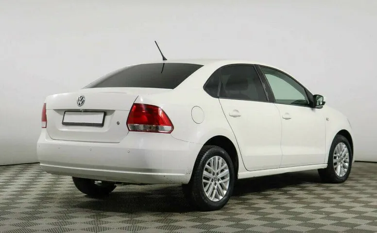 Volkswagen Polo 1.6 Автомат