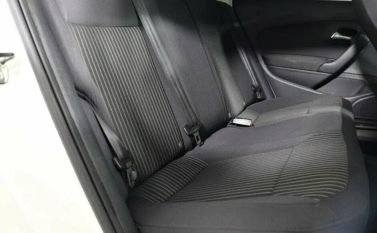 Volkswagen Polo 1.6 Автомат
