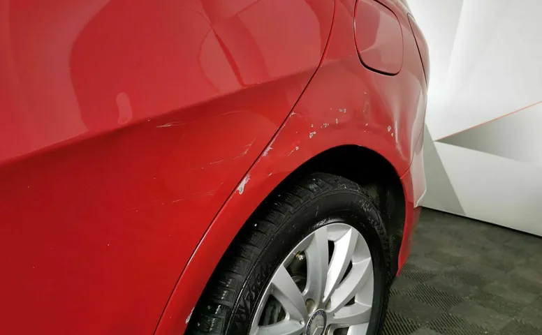 Mercedes-Benz B-Класс B 180 7G-DCT (122 л.с.) Красный