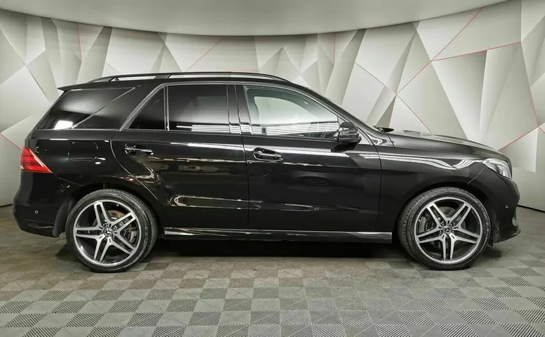 Mercedes-Benz GLE 400 4MATIC 9G-TRONIC (333 л.с.) Особая серия Черный