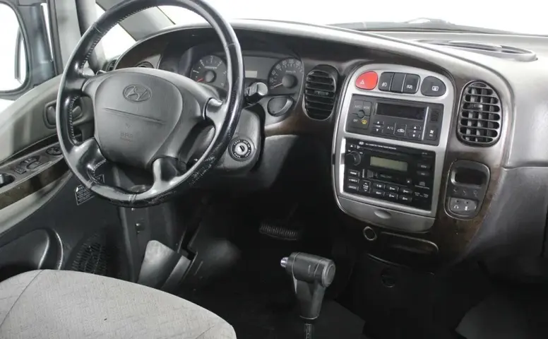 Hyundai Starex