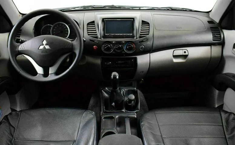 Mitsubishi l200 iv