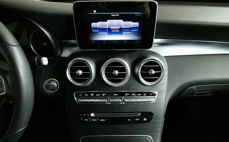 Mercedes-Benz GLC 220 d 9G-TRONIC 4MATIC (170 л.с.) Особая серия Белый