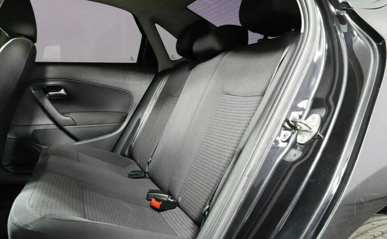 Volkswagen Polo 1.6 Автомат
