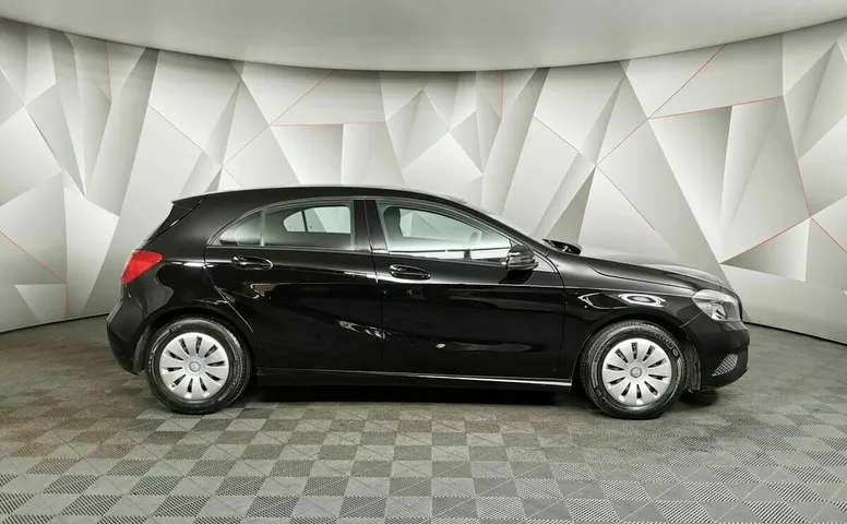 Mercedes-Benz A-Класс 180 7G-DCT (122 л.с.) Особая серия Черный