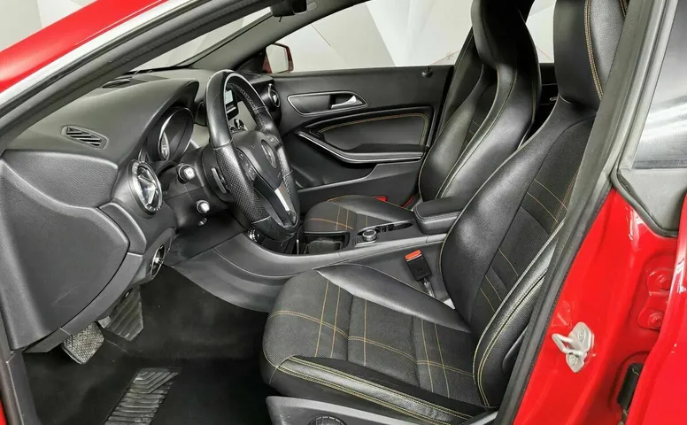 Mercedes-Benz CLA CLA 200 7G-DCT (156 л.с.) Urban Красный