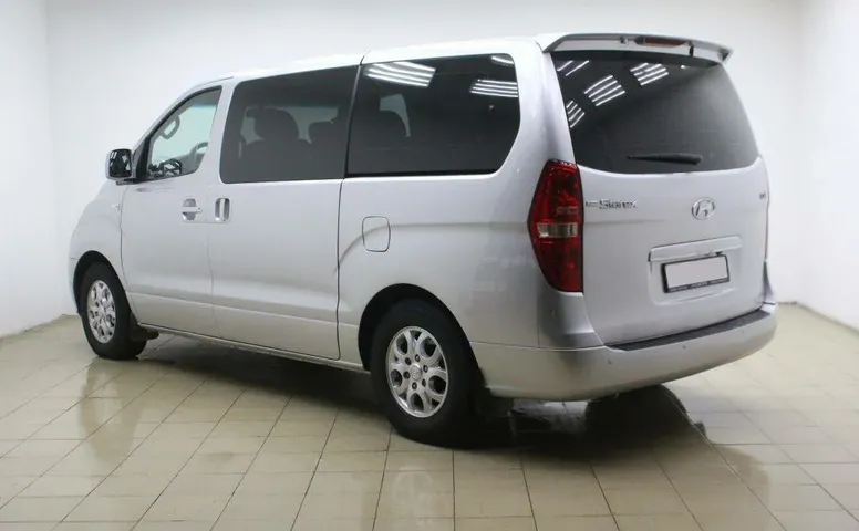 Hyundai Grand Starex I