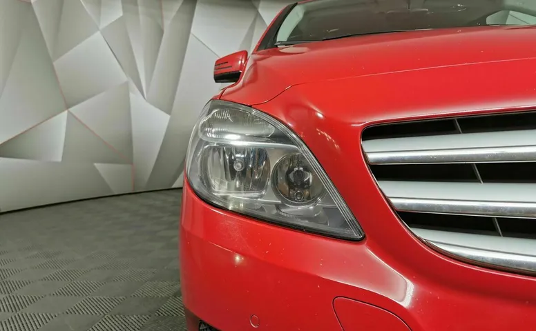 Mercedes-Benz B-Класс B 180 7G-DCT (122 л.с.) Красный