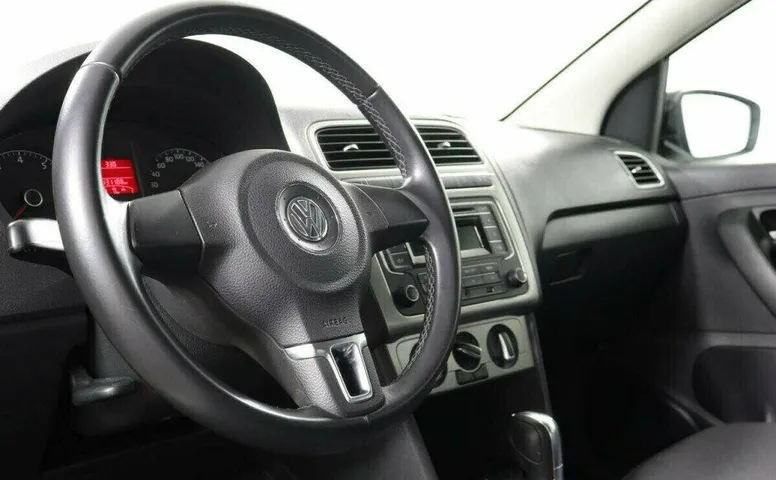 Volkswagen Polo 1.6 Автомат